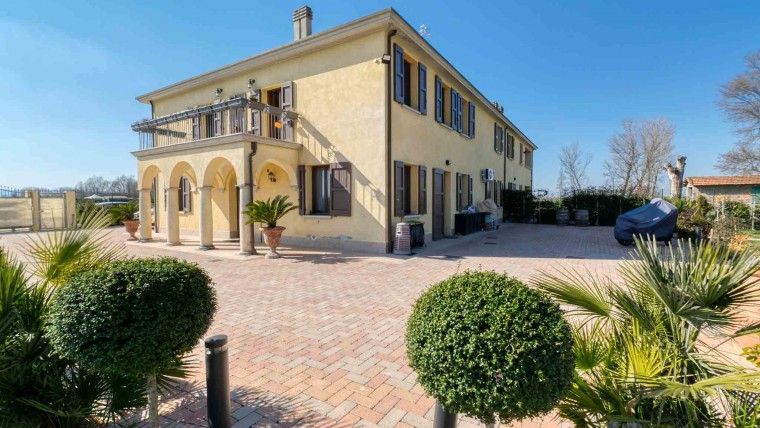 Villa in vendita Castenaso 380 mq. con 1.000 mq di giardino