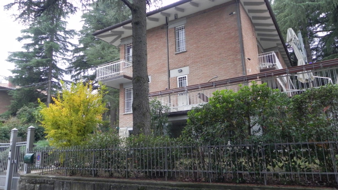 Villa unifamiliare con giardino privato in vendita a Pianoro Via Fratelli Dall’Olio