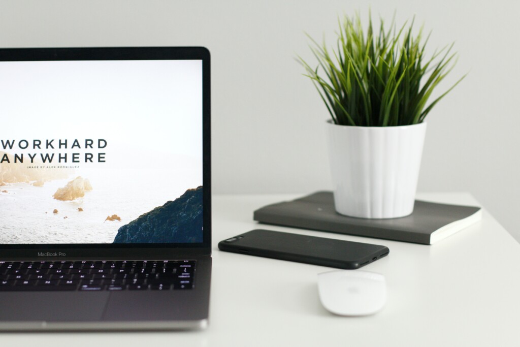 Lavorare da casa come in ufficio? E se ti dicessimo che puoi avere un angolo smart working ideale? Scopri come...